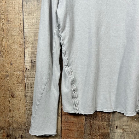We The Free People Grey Exposed Seam Raw Hem Long Sleeve Tee Medium Boho Casual - Picture 3 of 7